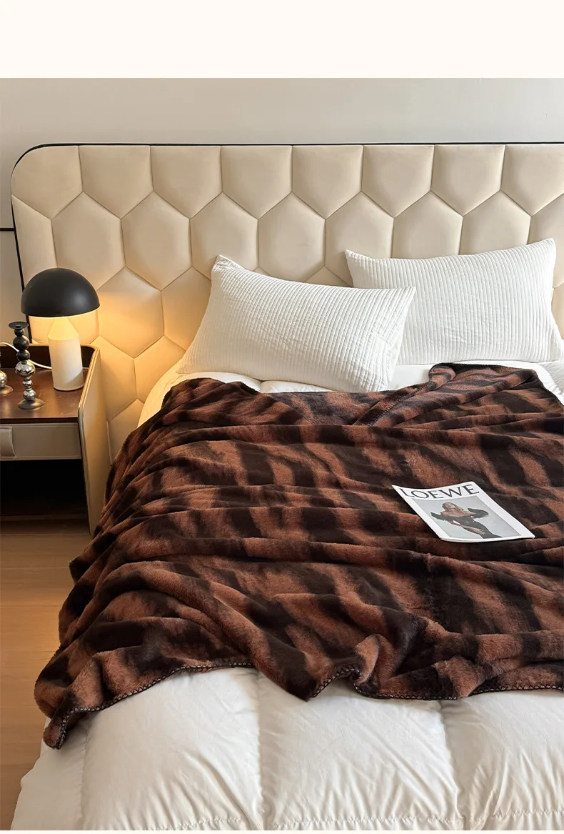 Blanket Cross-Border Tuscany Solid Winter Knitted Eco-friendly Modern Simple Polyester Flannel Customizable Lightweight Machine manufacture