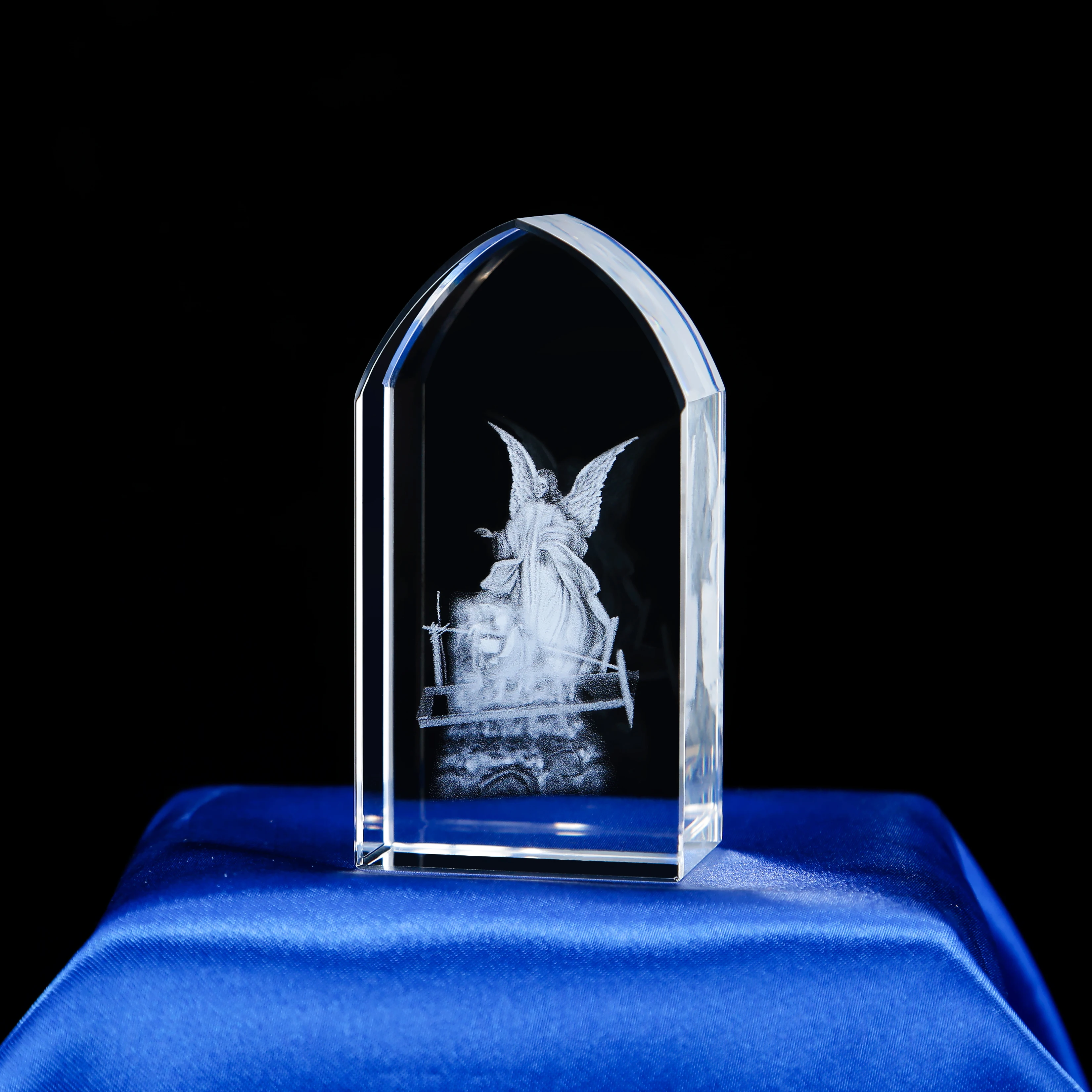 High Quality Catholic Icon Our Lady Portrait Religious Souvenir 3D Laser Etched Crystal Glass Cube factory