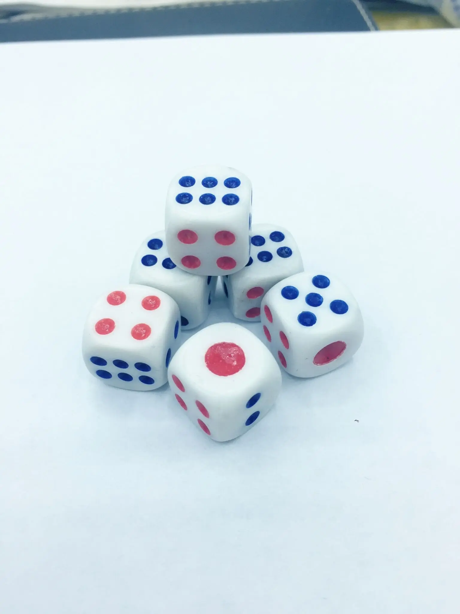 white dice--