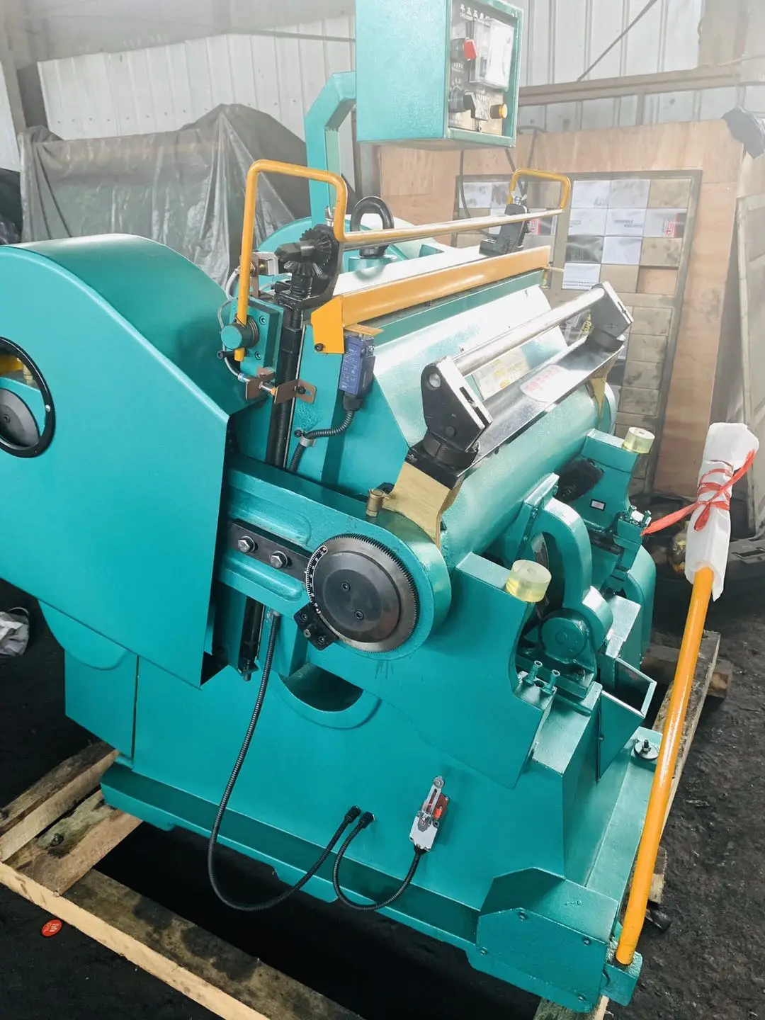 750 Size Manual Press Punching Corrugated Cardboard Die Cutting