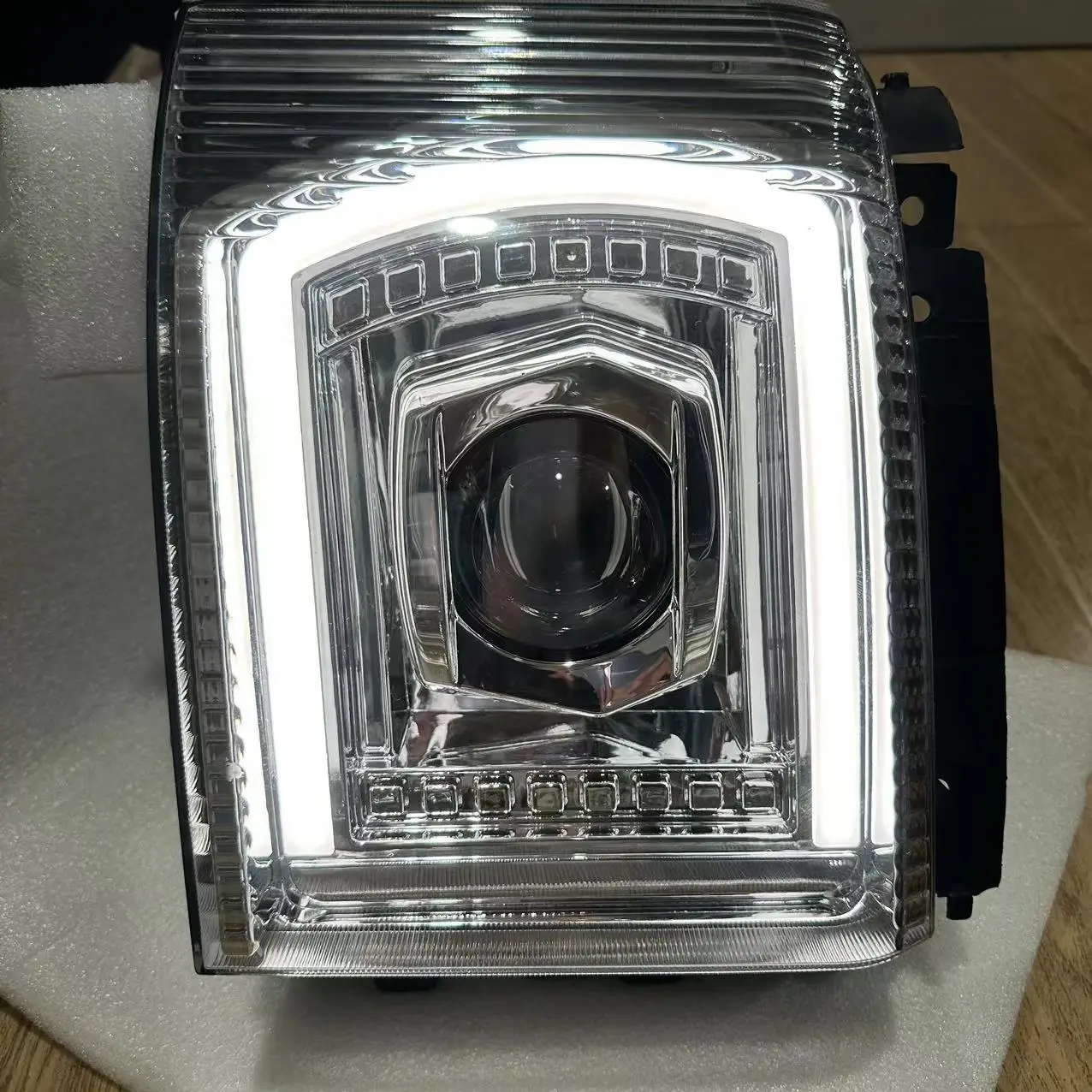 GHCD High Quality  Hot Selling High Brightness Waterproof LED Headlamp for Isuz NQR/700P supplier