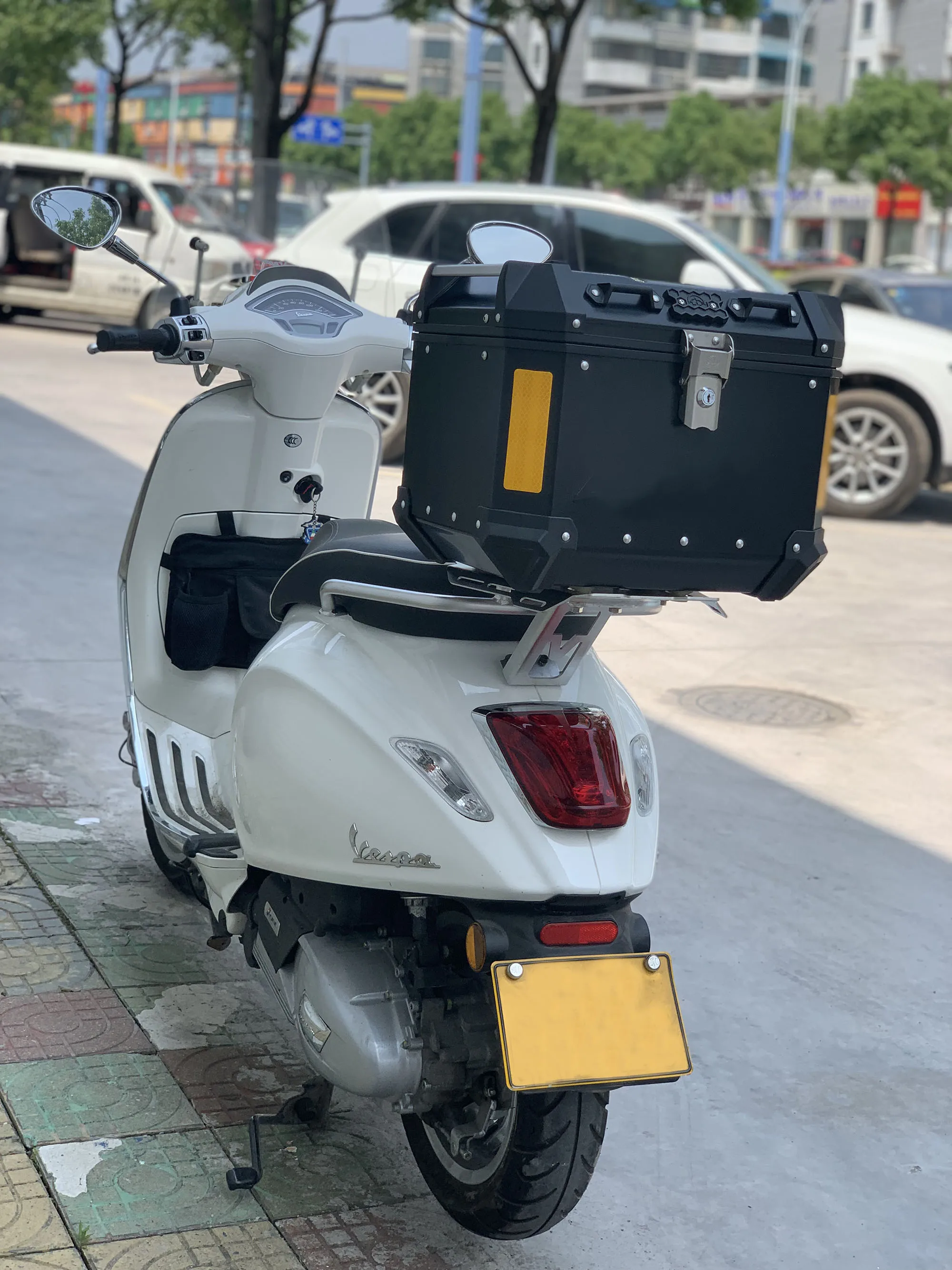 Buy 40l C3 Chengwei Aluminum Motorcycle Top Case Top Box With Quick-release  Structure from Jiangmen CW Motorcycle Supplies Co., Ltd., China