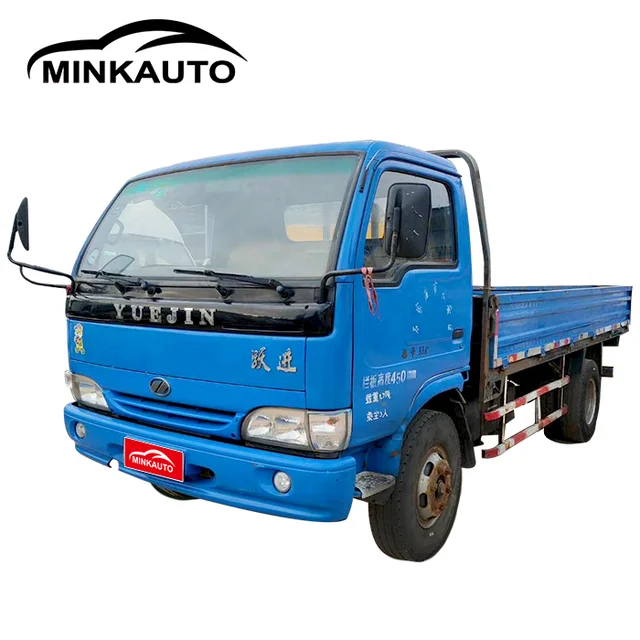 China light trucks tires 4x2 howo light cargo truck for sale