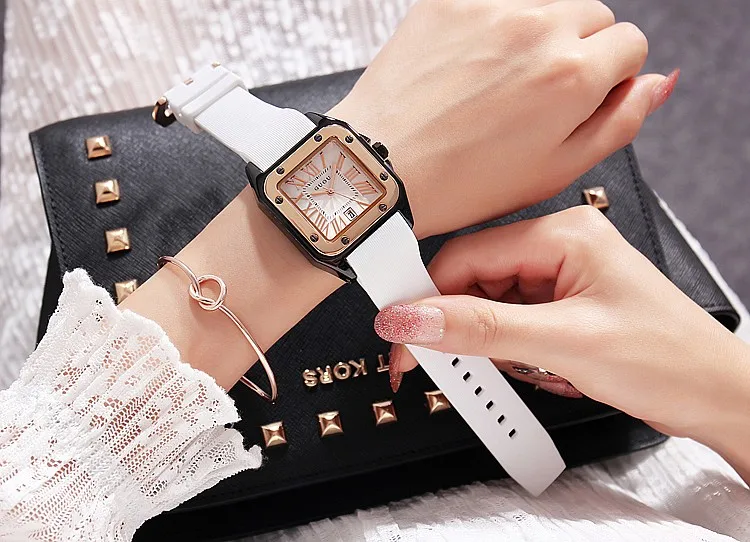 Detail tali Helena Watch berbahan rubber elastis lembut yang mengikuti pergelangan