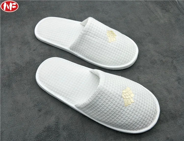 Low Price Cotton Velvet Eva Washable Velour Embroidered Custom Disposable Personalized Hotel Slippers