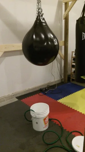 21 Inch Water Aqua Boxing Training Equipment Weight Water Filled Heavy Punching Bag 50kg 86kg Buy Aqua Heavy Bag 21 Water Aqua Bag Training Weight Bag Aqua Boxing Training Equipment Water Punching Bag Product