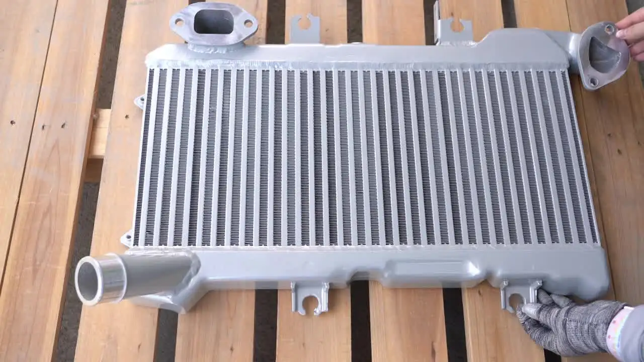 インバーター For Toyota Landcruiser 17900-51010 Intercooler 2018-2022 LC79
