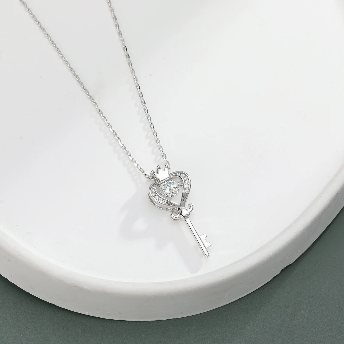 25 Sterling Silver Key Heart Necklace For Women 0.5ct Moissanite