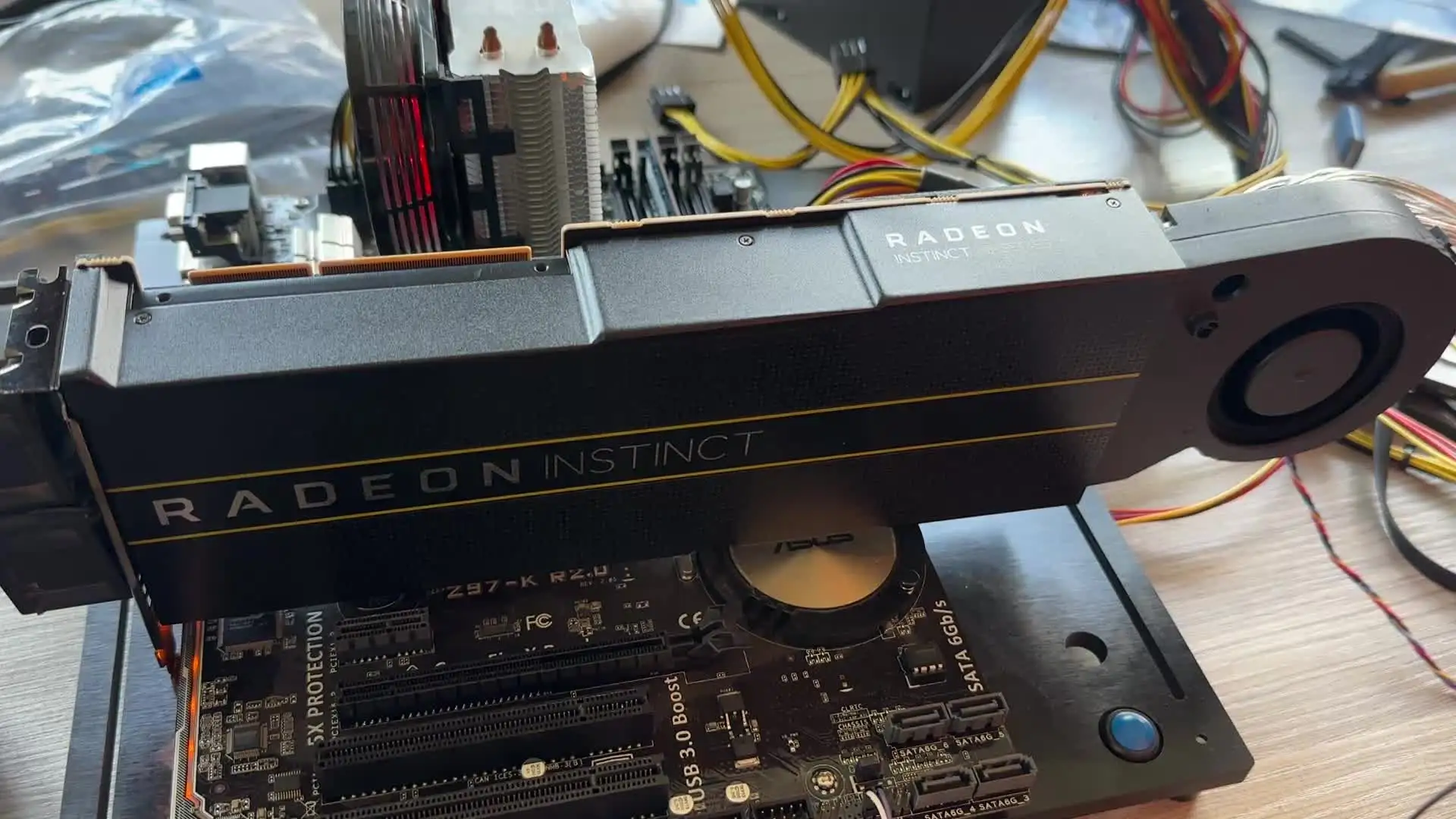 MI50 32gbグラフィックカードAMD RadeonInstinctほぼ新品 Amd Radeon Instinct Mi50 32Gb Gpu Server Workstation Graphics Card