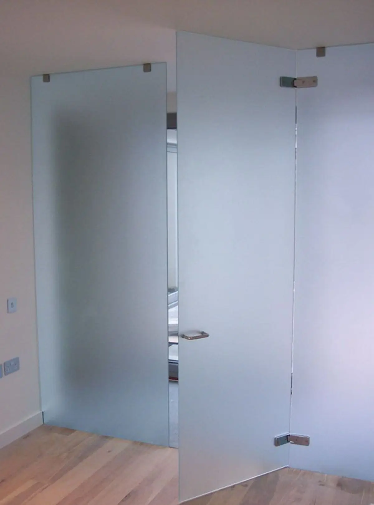 High quality and good price Acid etched glass /Frosted glass bathroom door