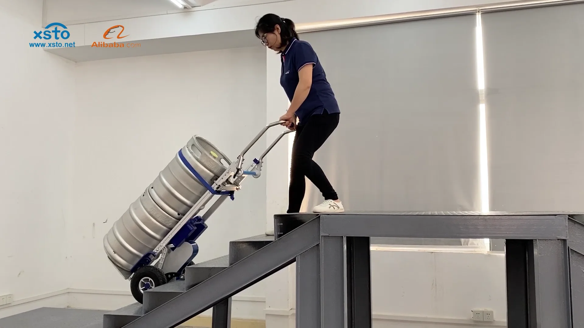 Hot sale 200kg big capacity automatic hand truck electric stair climber