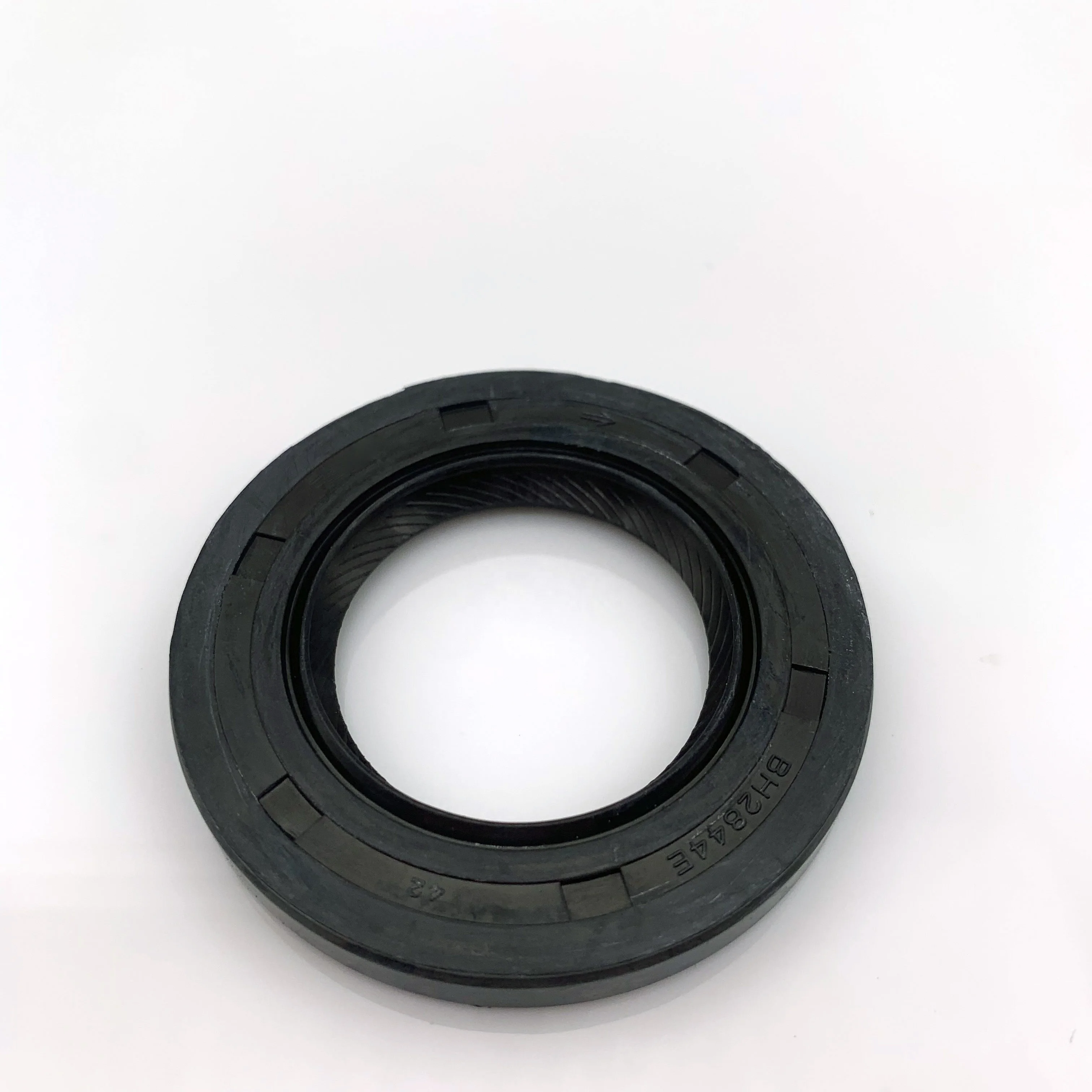 Oil Seal For Hilux Hiace Land Cruiser Kun25 Kdh203 2kdftv 1kd 1hz 90311 ...