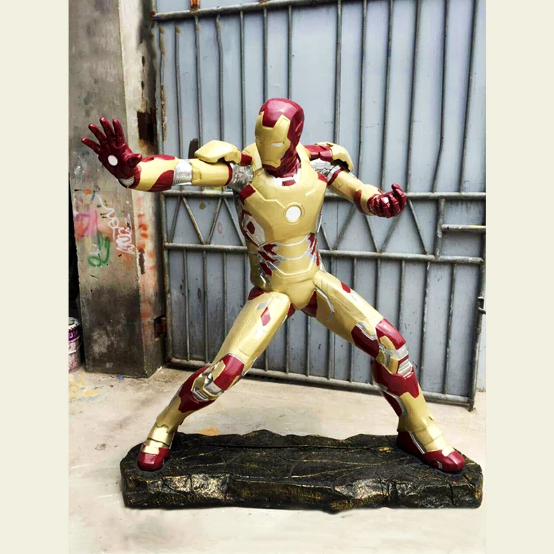 様々なアクションをカスタマイズできる等身大スパイダーマン像モデル