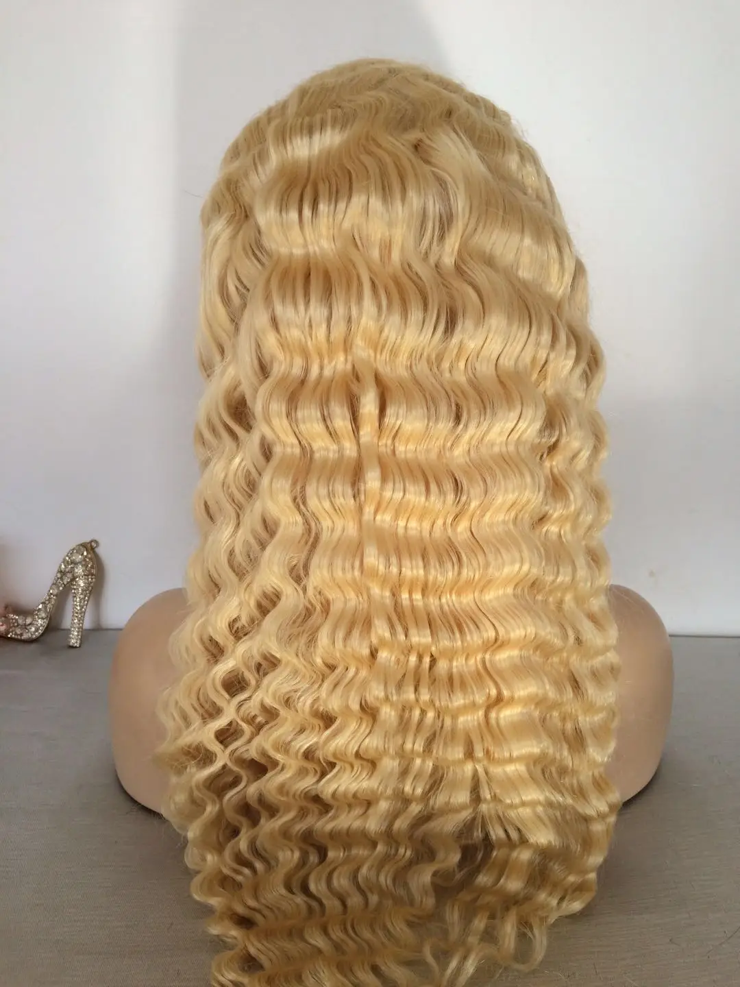 New Arrival 100 Percent Brazilian Human Hair 1b Wigs,613 Curly Full