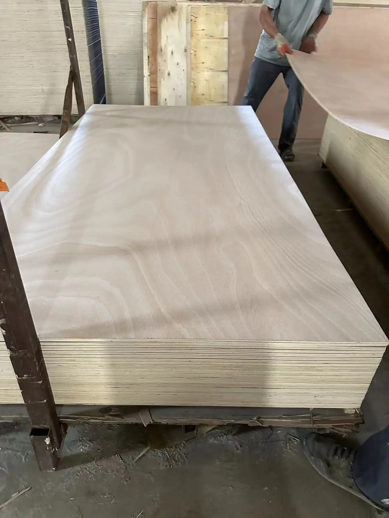 E1 Grade 4x8 18mm Eucalyptus Plywood Panels Okoume Pine Marine Plywood ...