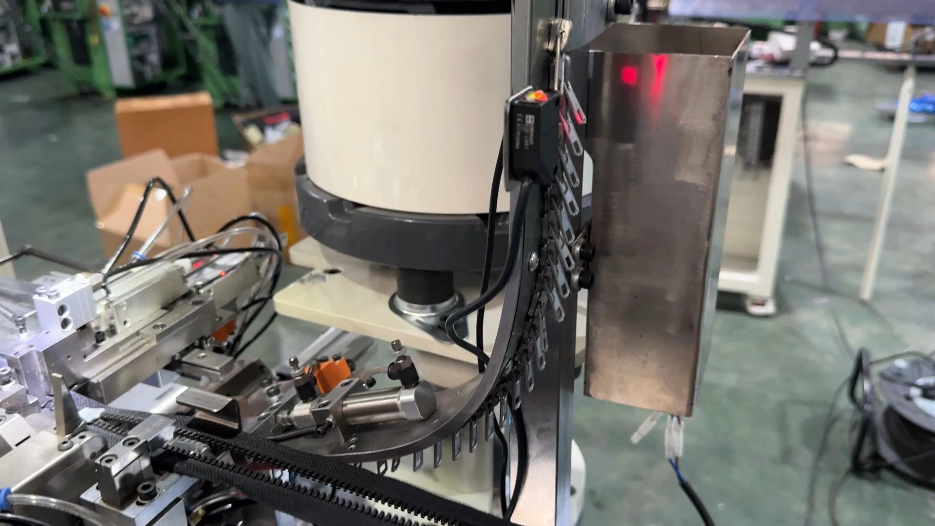 Auto Slider Mounting and Combine Machine - Reliable Performance