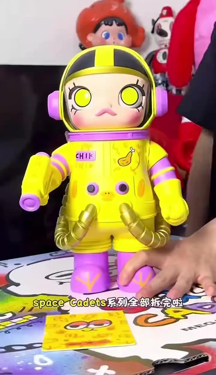 POPMART SPACE MOLLY 400% JON BURGERMAN - Mystery Blind Box