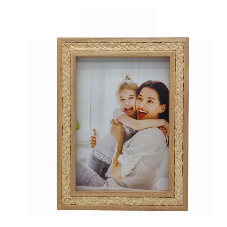 High quality custom 5x7" photo frames family with rattan decor