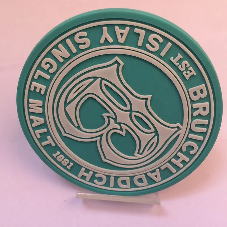 高品质服装配件钩环胶带在背衬软pvc贴片软橡胶徽章