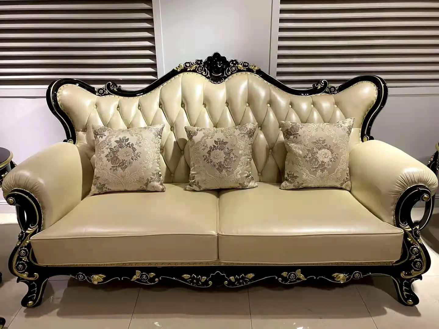 European classical antique furniture solid wood royal livingroom sofa set