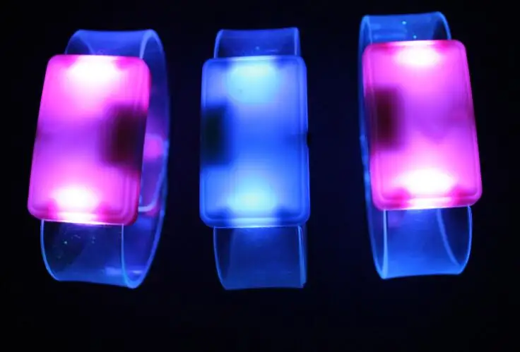 48 Braccialetti LED Light Up lampeggiante Glow polso banda braccialetto Lampeggiante Festa Divertente UK 