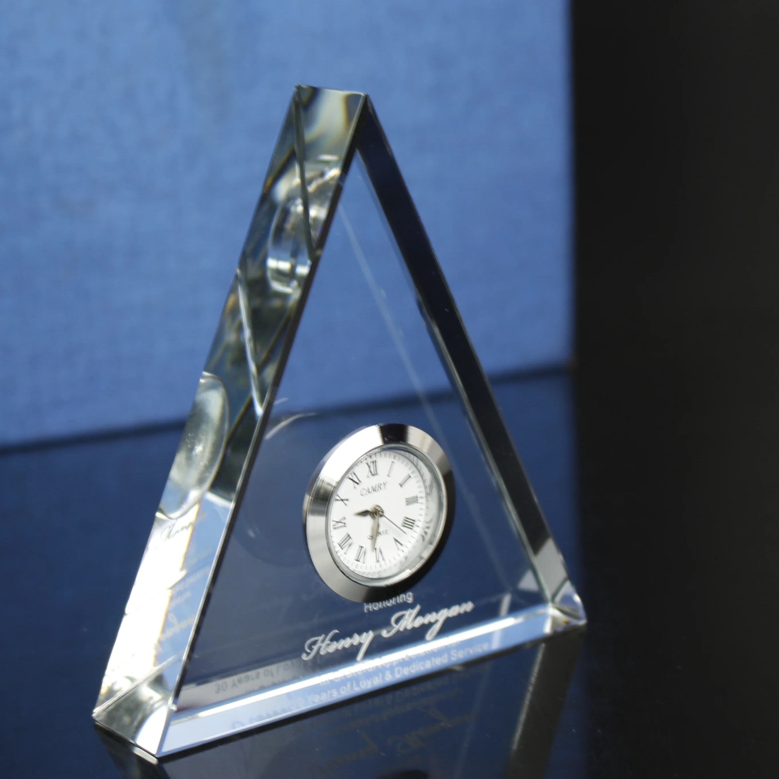 优秀的三角形形状水晶时钟玻璃桌子时钟书桌装饰