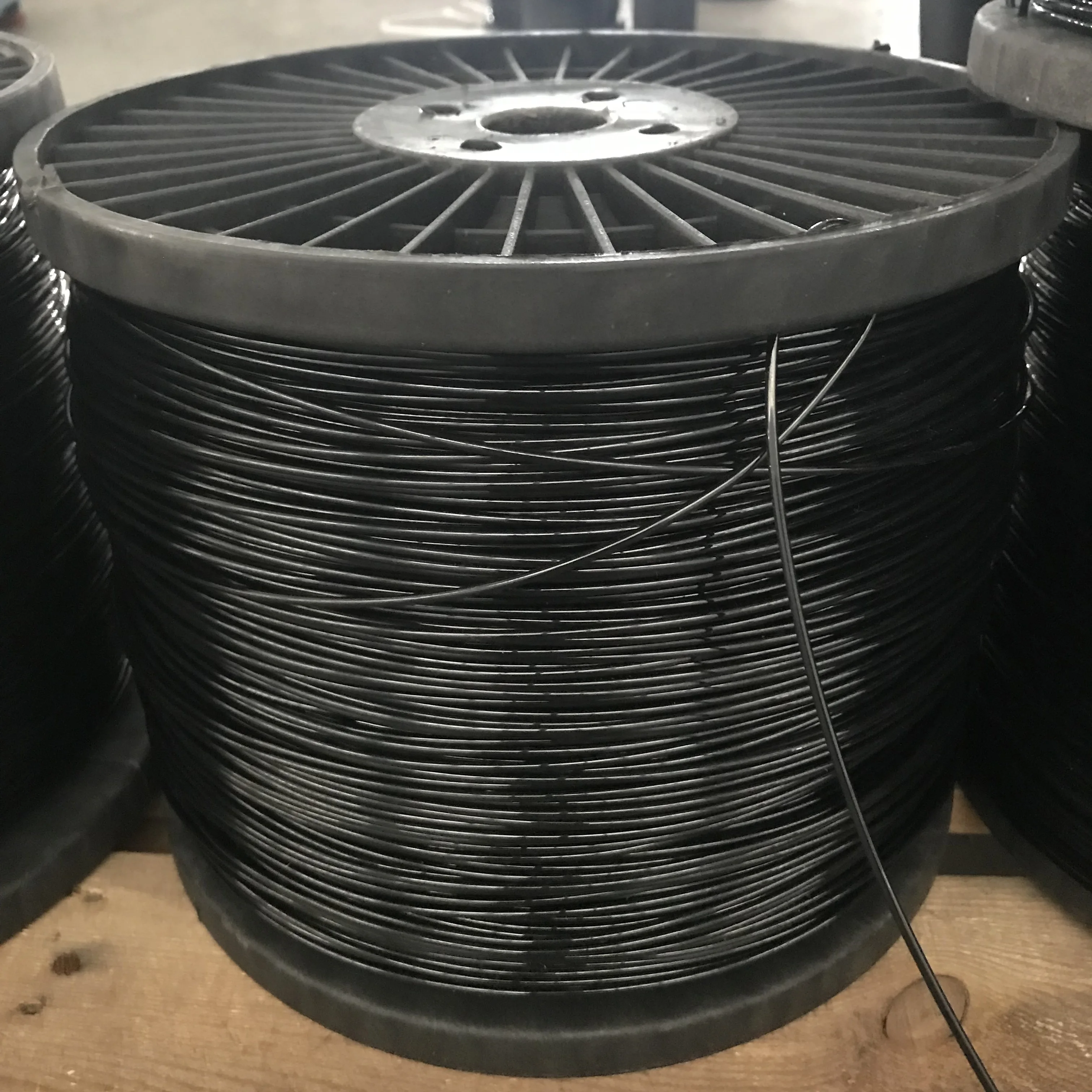 具有抗紫外线高强度的聚酯丝