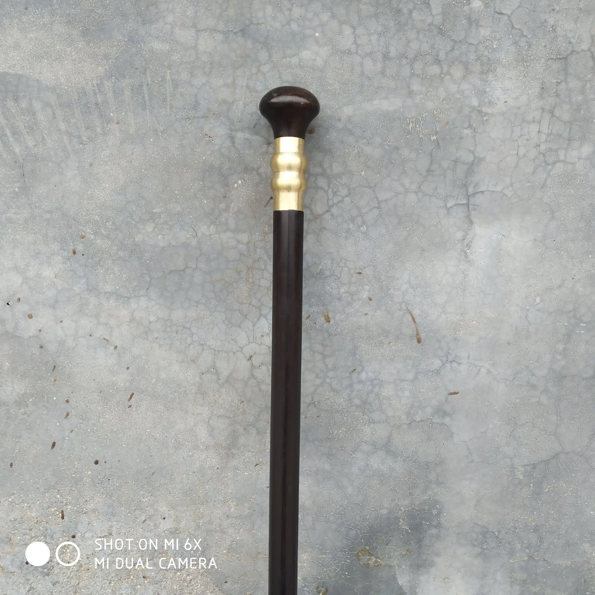 红木拐杖鸡翅木制圆头拐杖户外甘蔗高山棍尖头拐杖