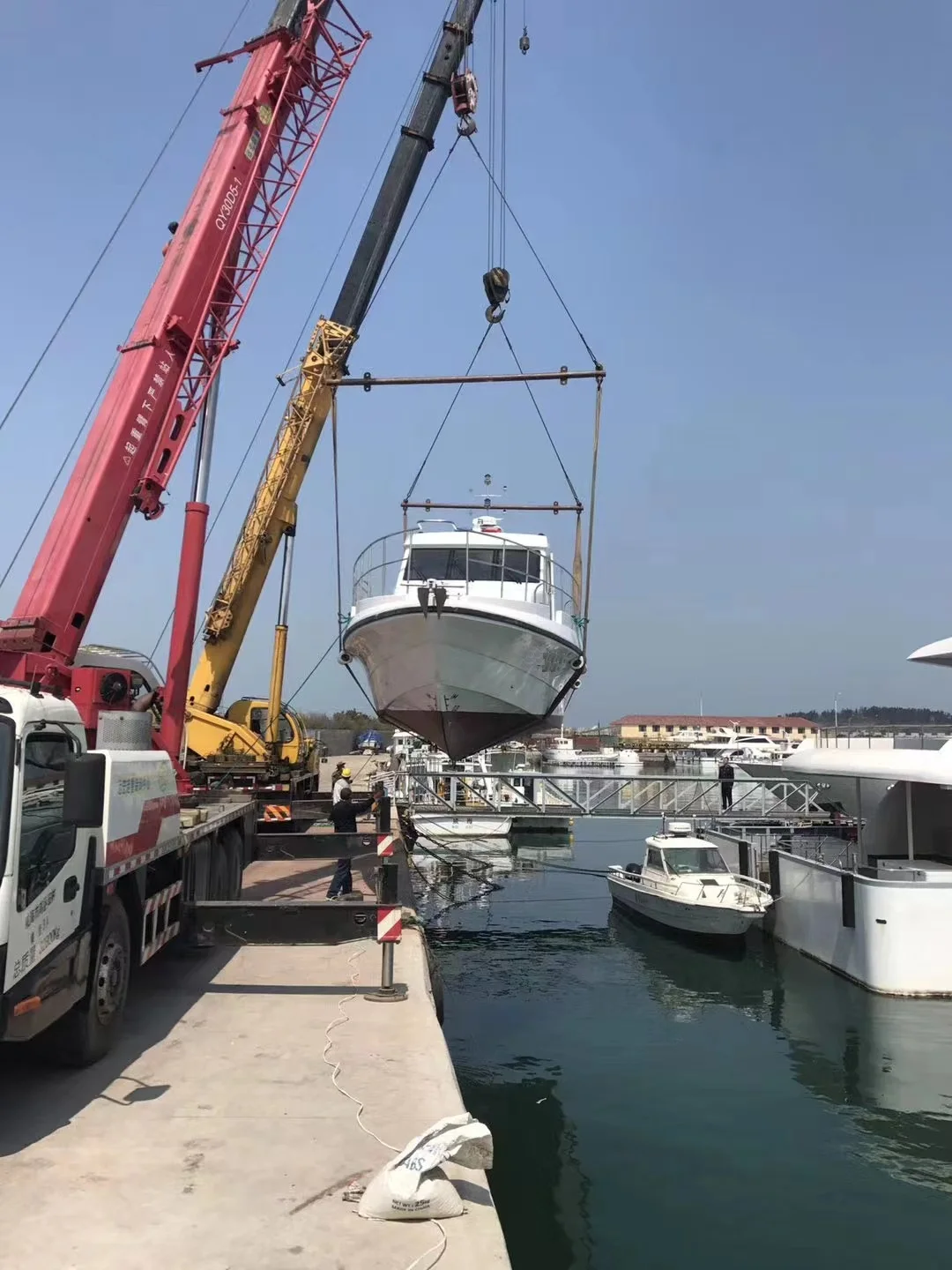 Offshore Fishing Boat With Bathroom Enclosed Cabin Aluminium Luxury 8