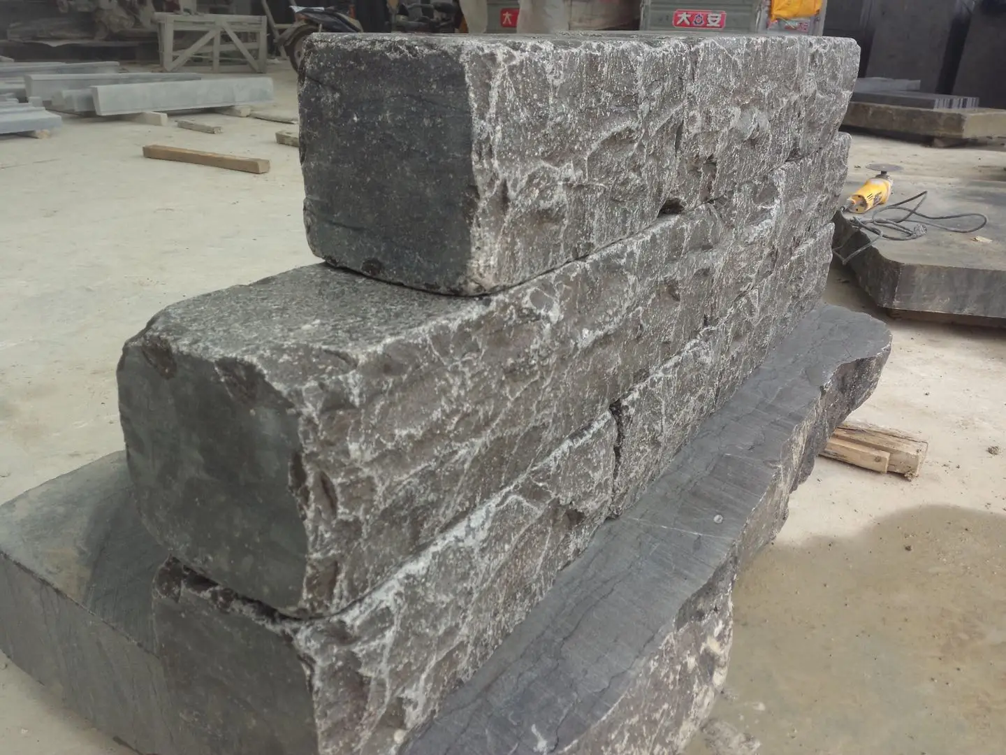 Chinese high quality antiqued tumbled natural blue limestone Wallstone