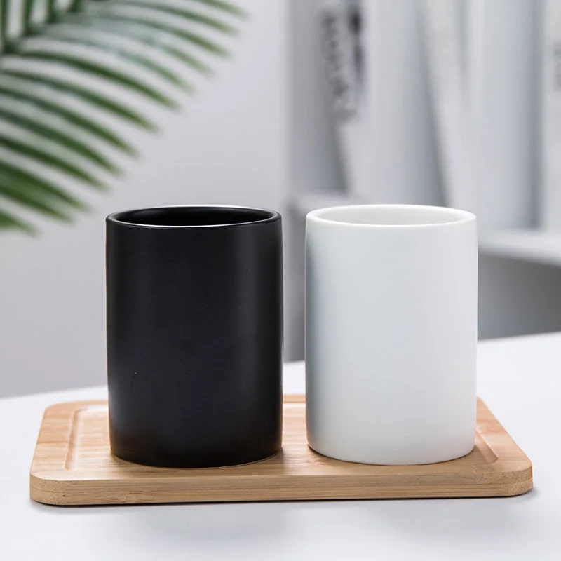 Ceramic cups and bamboo base