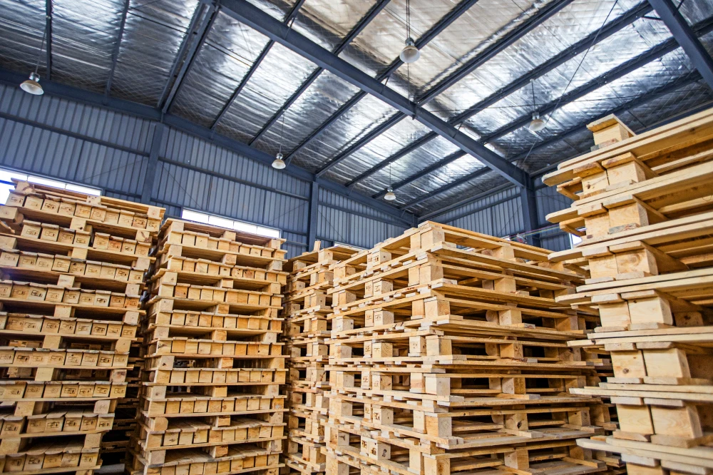 bulk wooden pallets.jpg