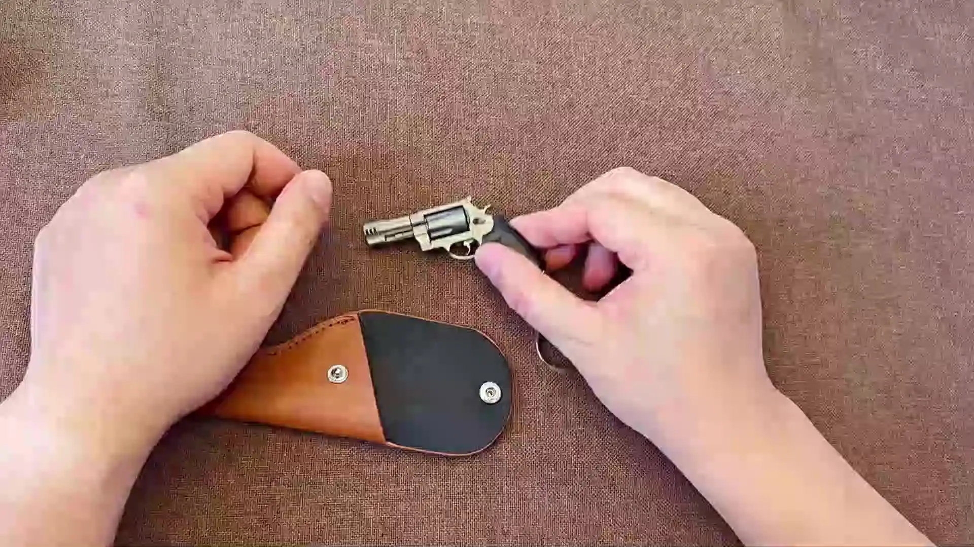 Revolver Smith Wesson Model 500 Keychain - Realistic 7.5Cm Metal