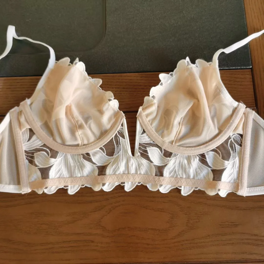 Ultra-Thin Large Chest Women's Bra Set Adjustable Deep V Sexy Embroidered Lace Underwear Includes Bikini Panties-European