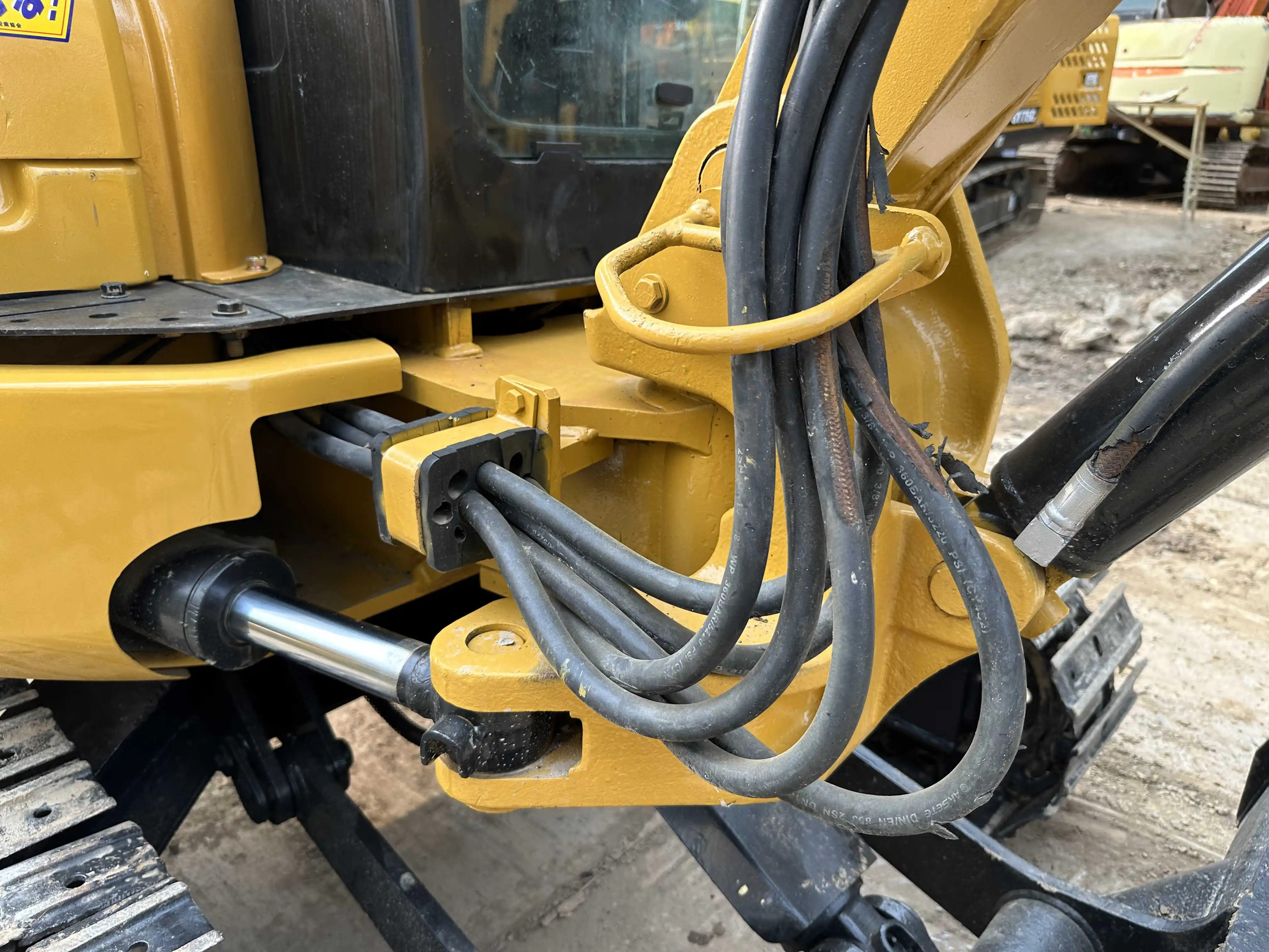 Caterpillar CAT303 Used Mini Excavators for Sale - 90% NEW