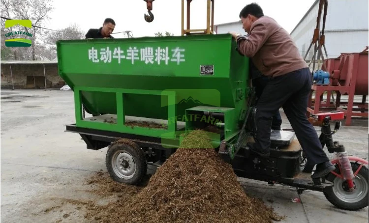 Factory made Automatic silage spreader Automatic mixing feed feeding vehicle Automatic feeding vehicle
