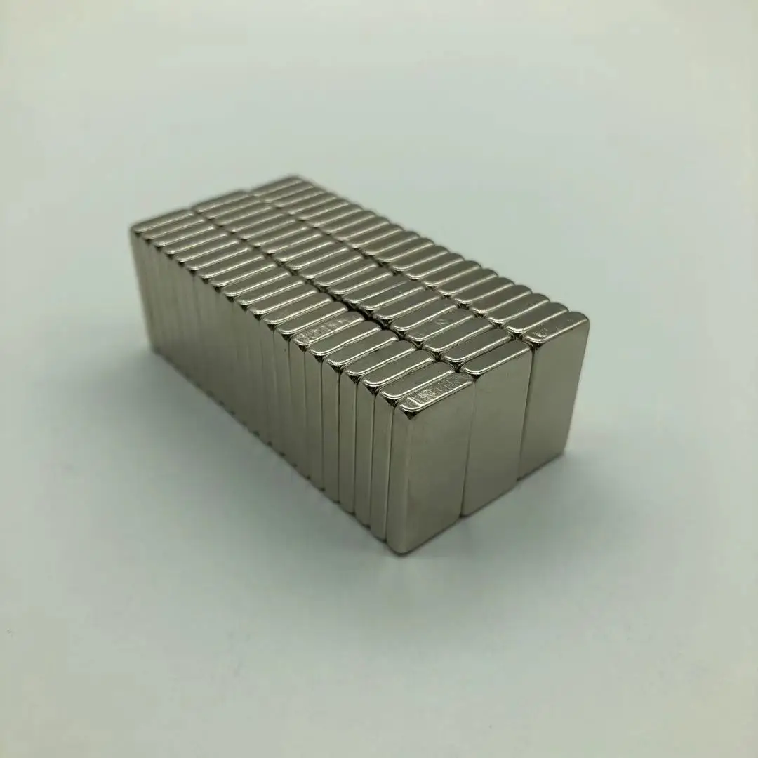 4 * 3毫米小型强永磁钕磁铁圆形稀土磁铁工业磁片