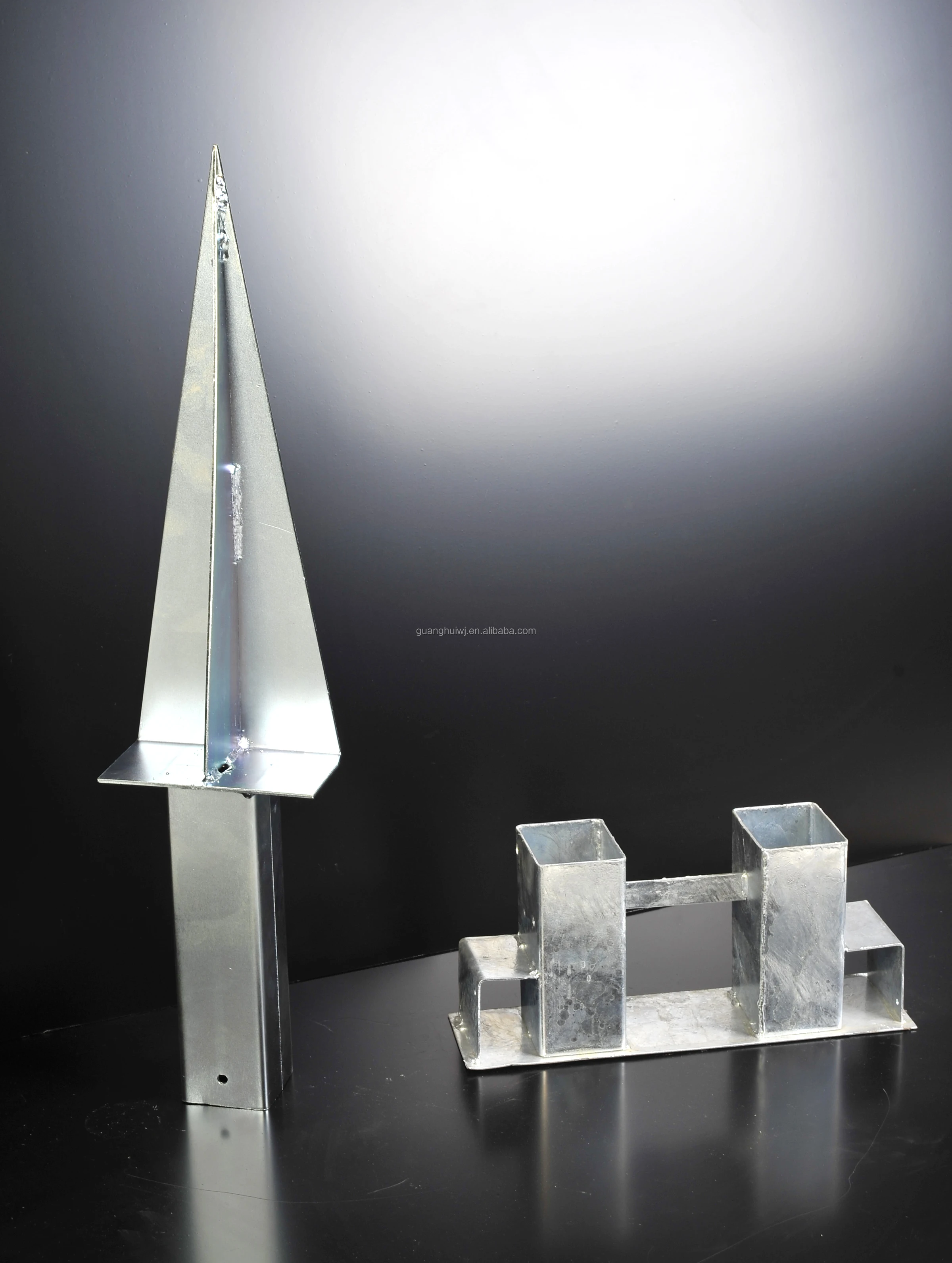 Quadrilateral pole anchor