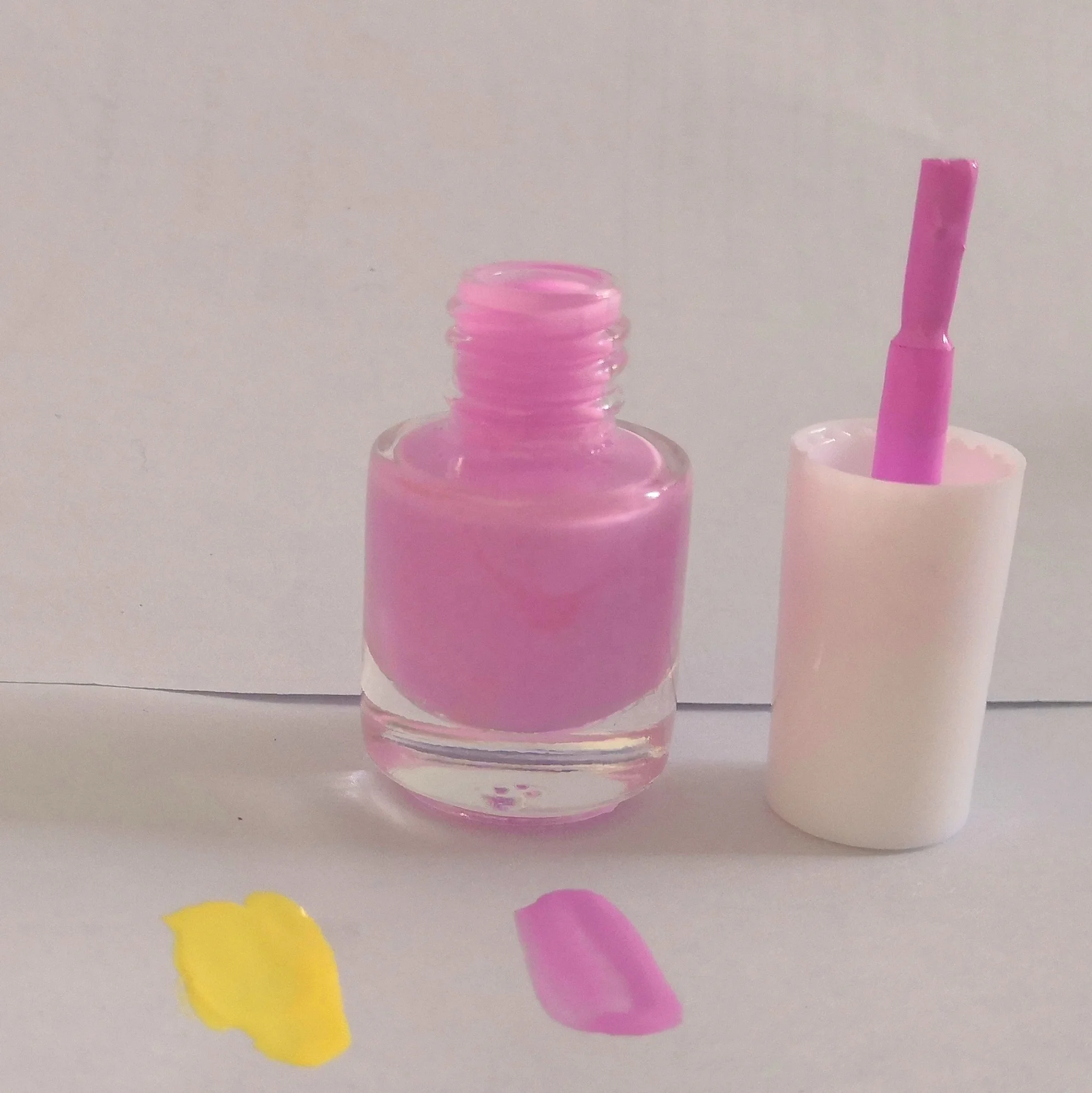 peel-off-nail-polish-water-base-oem-private-label-non-toxic-permeable