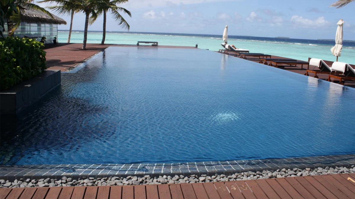 Sky blue DUNE Swimming poor Crystal Glass Mosaic 300*300MM Made in China