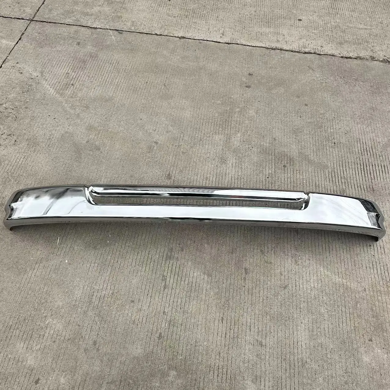 Japanese Truck ISUZ DECA 270 DECA 320 Chrome-plated Bumper manufacture