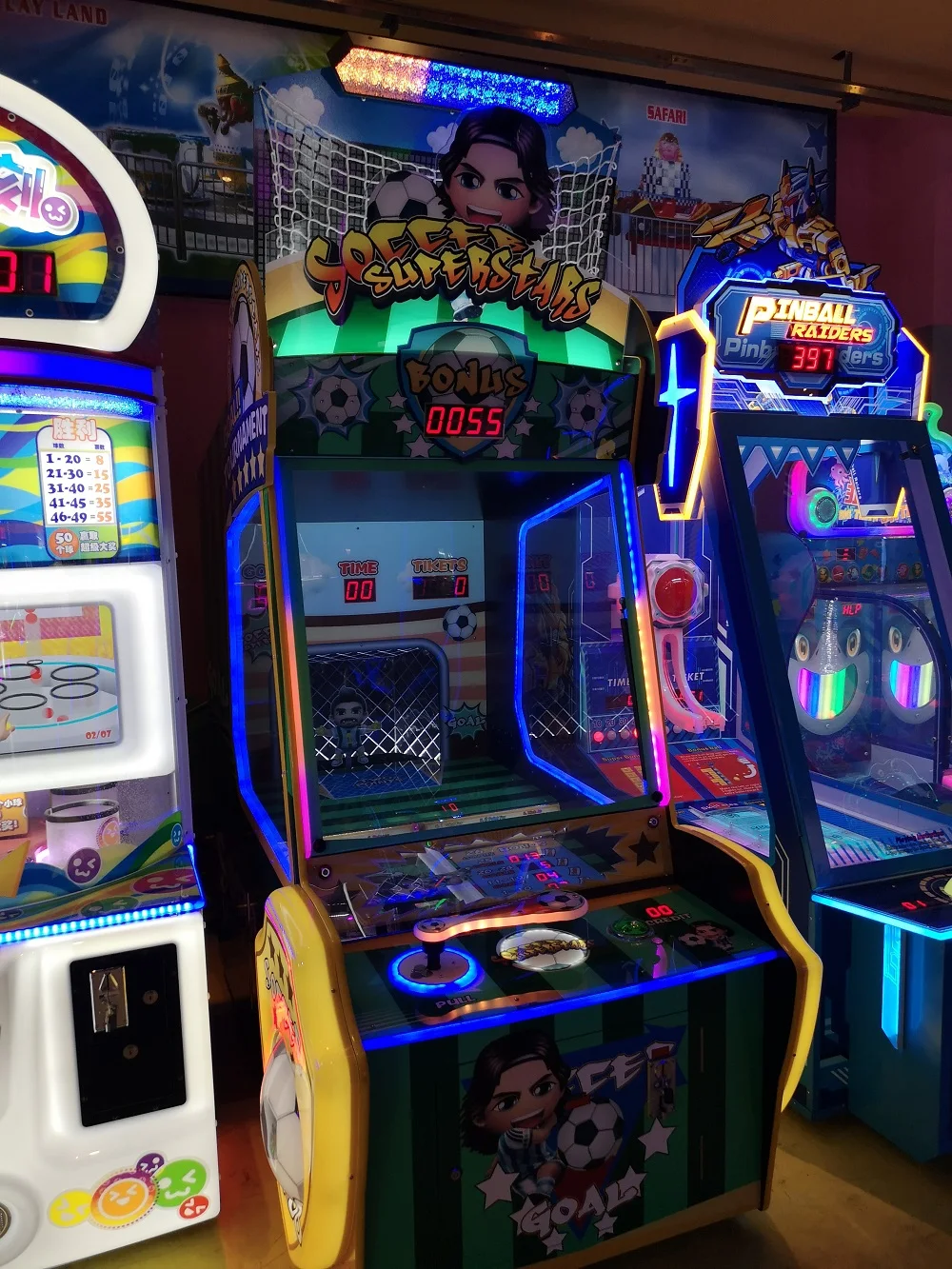 室内娱乐投币式街机足球游戏机出售 - buy football game machine for