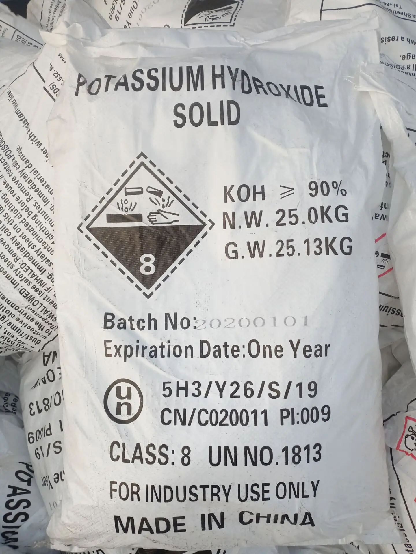 factory price white flake caustic potash potassium hydroxide 90%