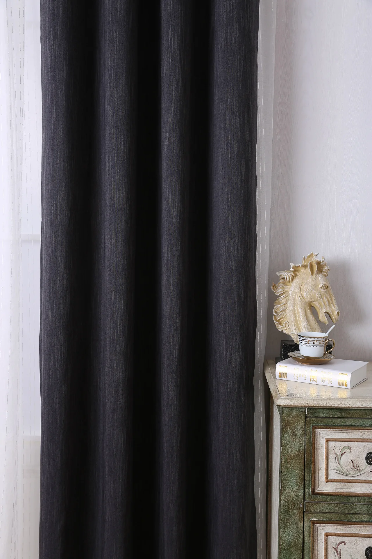 热风格现成阻燃 100% 聚酯遮光窗帘织物为房间和家庭