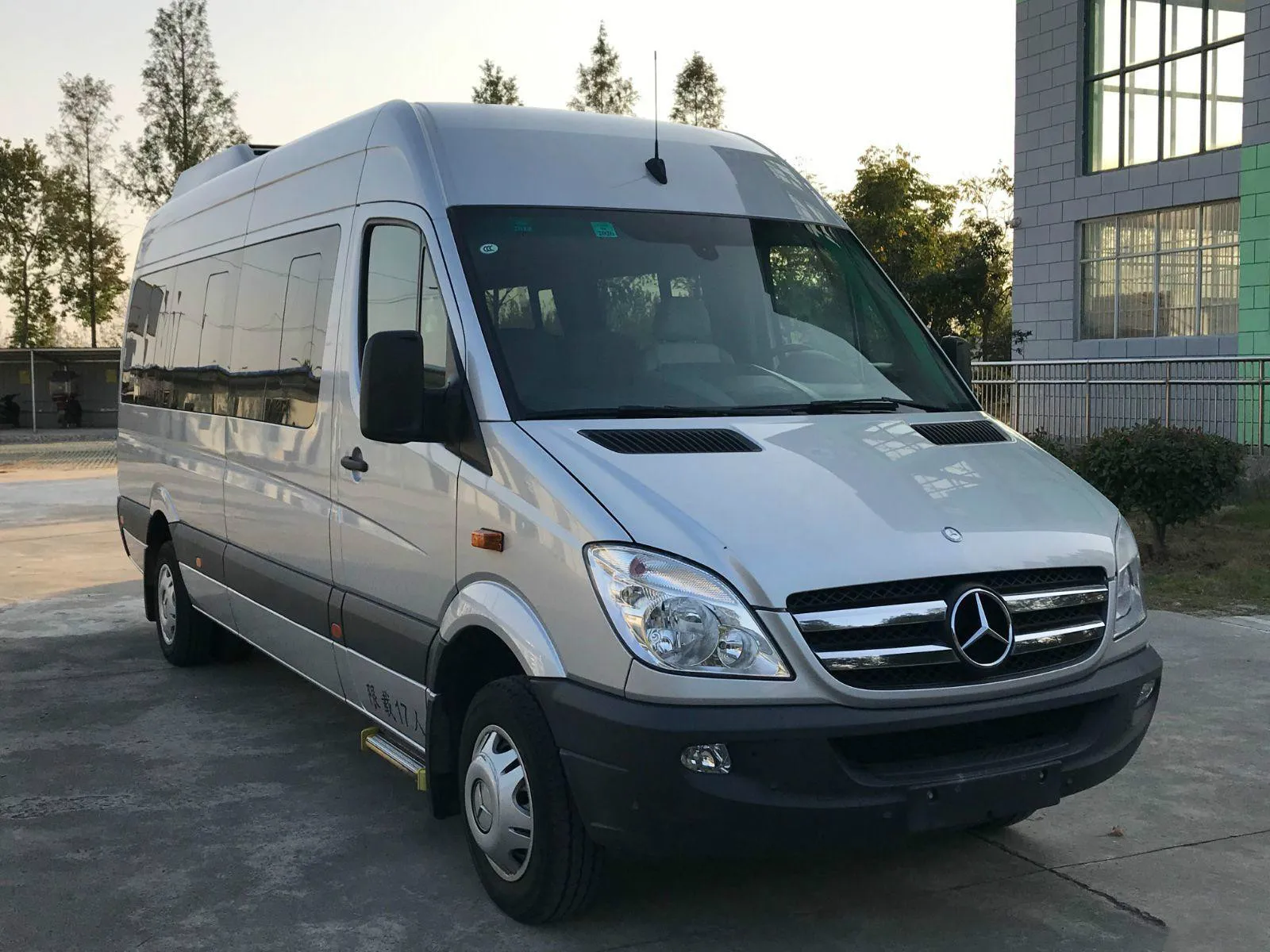 Мерседес спринтер пассажирский с пробегом. Mercedes Mini Sprinter. Мини автобус.