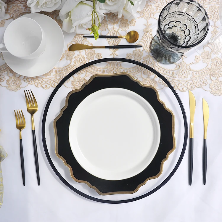 Black glass charger plate1.jpg