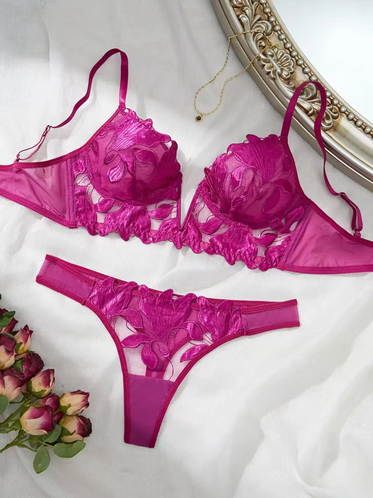 Ultra-Thin Large Chest Women's Bra Set Adjustable Deep V Sexy Embroidered Lace Underwear Includes Bikini Panties-European