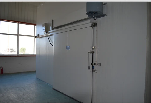 Meat cooling refrigerator and defrost room in beef slaughterhouse
