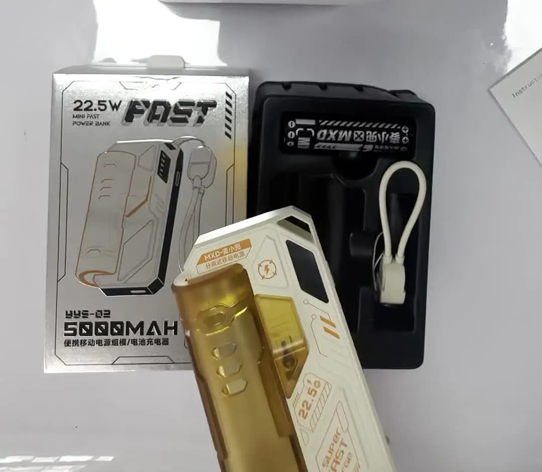 Portable Mini Mobile Type-C Cable Display Interchangeable Clip 22.5W  5000mAh Power Bank with 21700 LI-Polymer Battery Mecha Mod