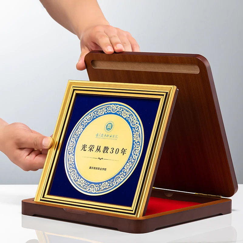 High Demand Round Shield Plaque with Wooden Box for Employ of The Year Awards for Export from China factory